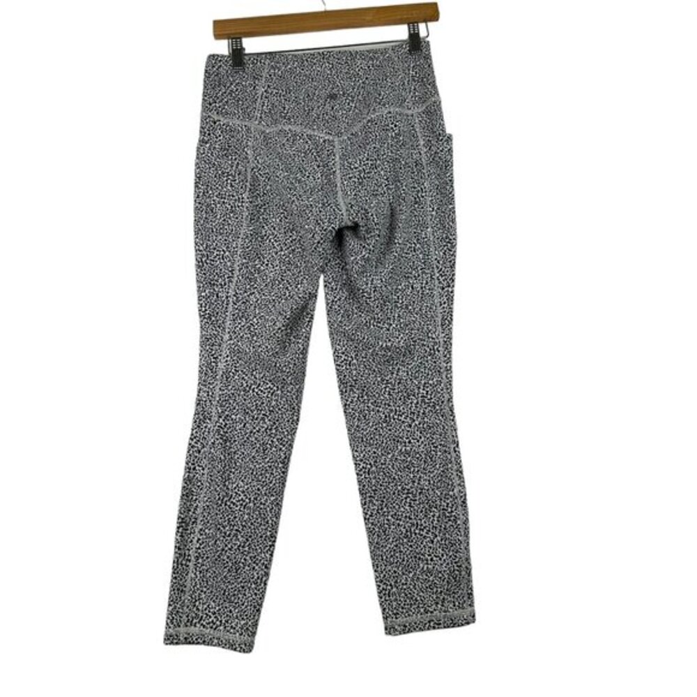 Athleta Animal Print Salutation Stash II Textured Tight Size Medium Black/White‎ - Picture 5 of 8
